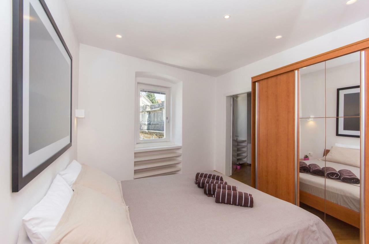 Appartment In Center With Parking Pula Exterior foto