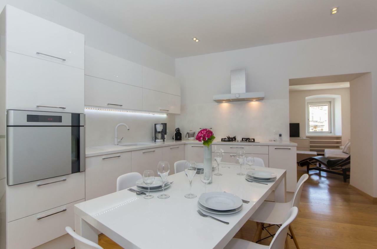 Appartment In Center With Parking Pula Exterior foto