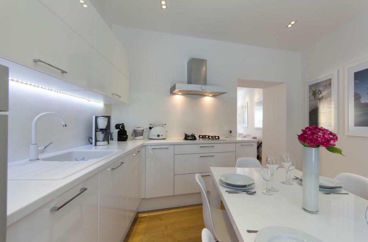 Appartment In Center With Parking Pula Exterior foto