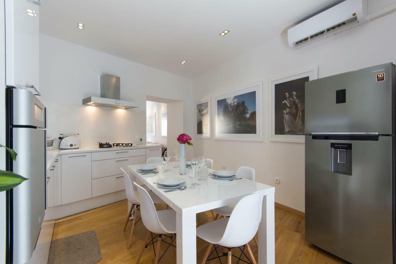 Appartment In Center With Parking Pula Exterior foto