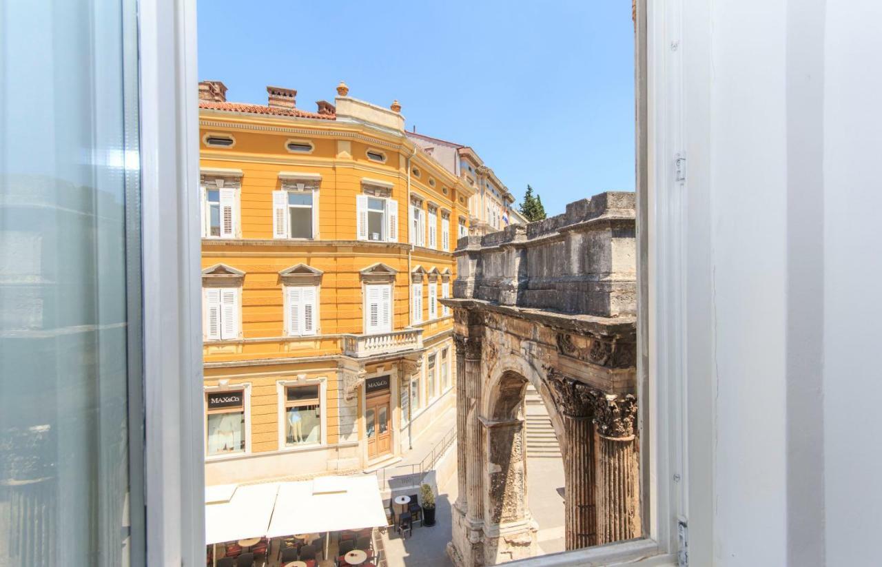 Appartment In Center With Parking Pula Exterior foto